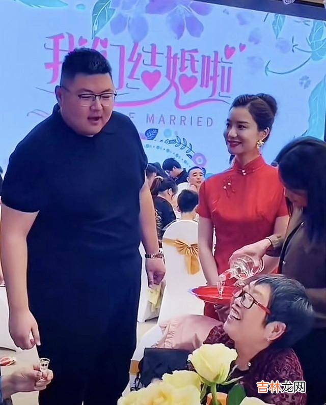千万级网红猴哥大婚，婚礼阵仗堪称豪华，妻子何钰欣疑似已怀孕