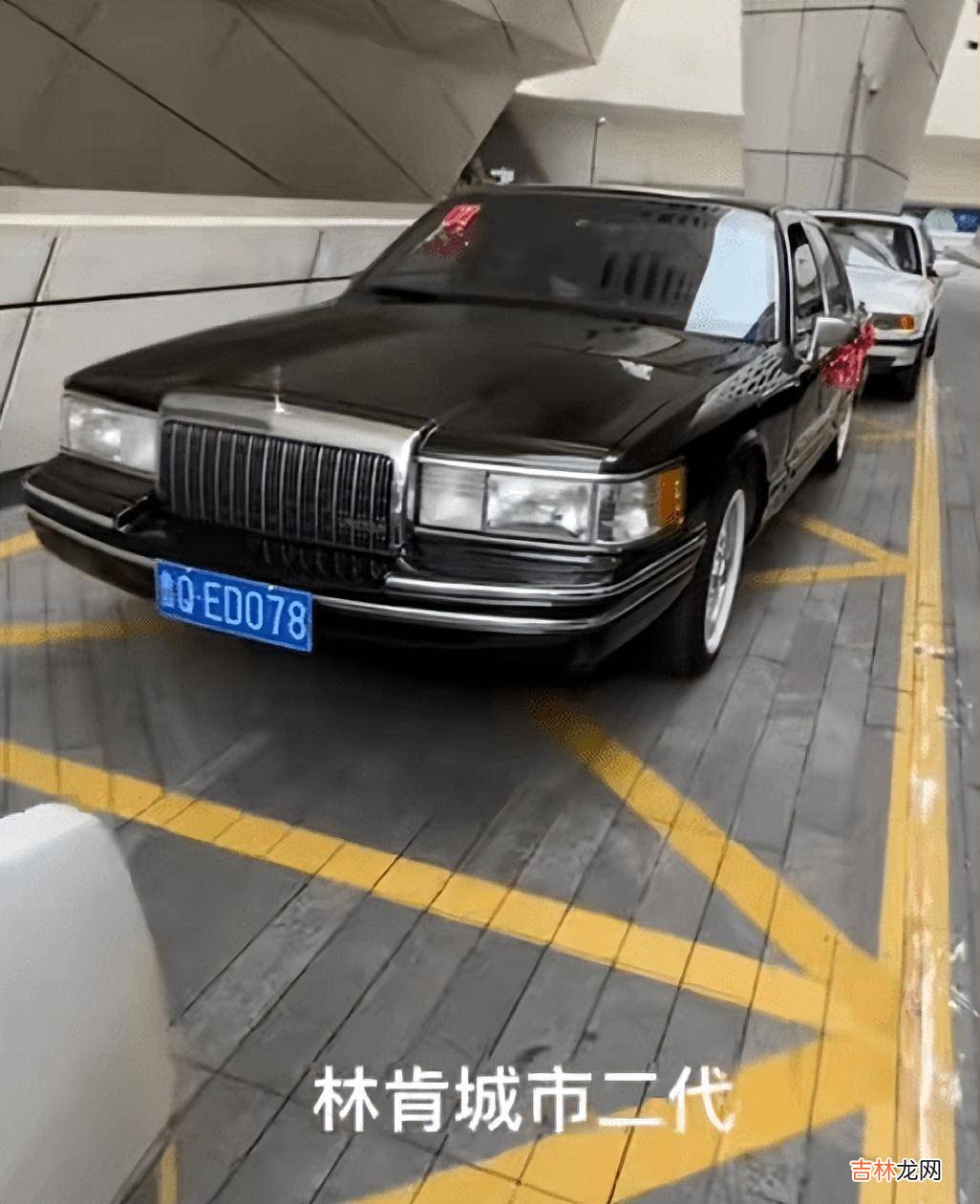千万级网红猴哥大婚，婚礼阵仗堪称豪华，妻子何钰欣疑似已怀孕