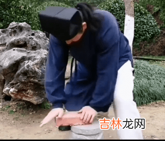 武当陈师行的封神场面：嘴上说相信科学，转头却从19米悬崖跳下