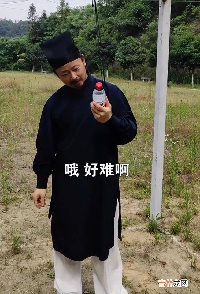 武当陈师行的封神场面：嘴上说相信科学，转头却从19米悬崖跳下