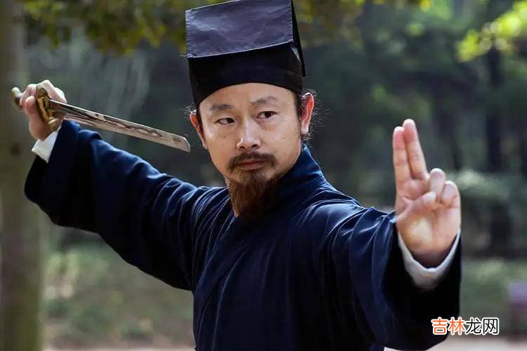 武当陈师行的封神场面：嘴上说相信科学，转头却从19米悬崖跳下