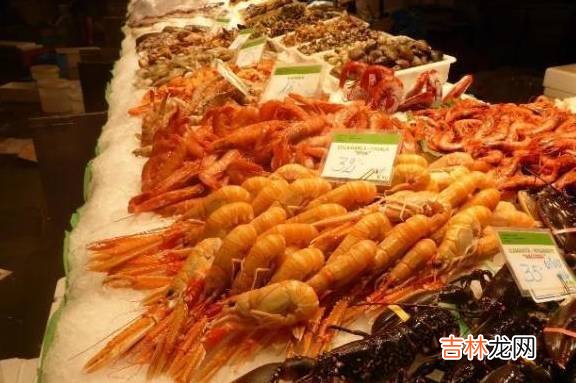 “老婆说自己下楼散步，被老公看到偷吃炸串”孕妇都嘴馋吗？