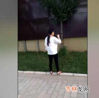 “老婆说自己下楼散步，被老公看到偷吃炸串”孕妇都嘴馋吗？
