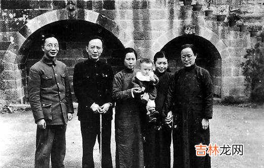 郭沫若的妻子，整理丈夫遗物时发现一个物件，随后选择结束生命