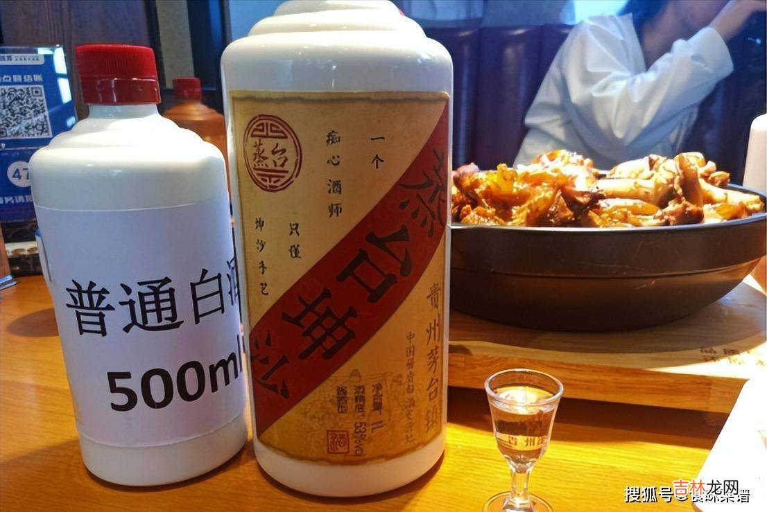 山东老板给老父过寿，精心准备三箱茅台，却被老父砸碎，网友热议