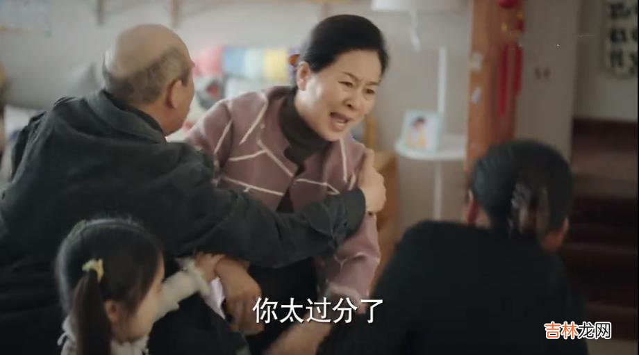 《底线》：死前把200万房子留给女儿，秦玲的婚姻暴露3个扎心真相