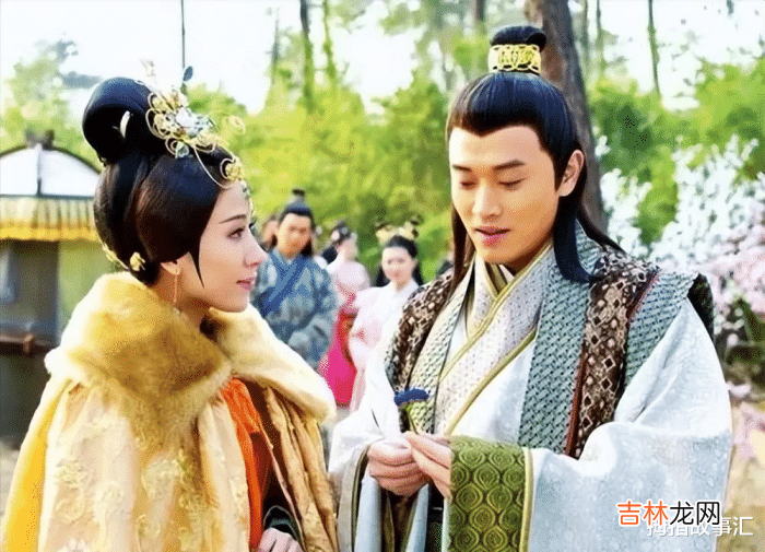 皇帝晚年感慨自己膝下无子，太监偷偷说：冷宫里，你还有一个儿子