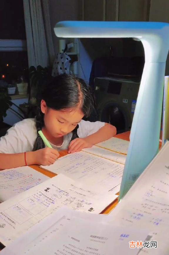 三年级小学生，节前用1晚完成国庆7天作业，网友：别人家的孩子