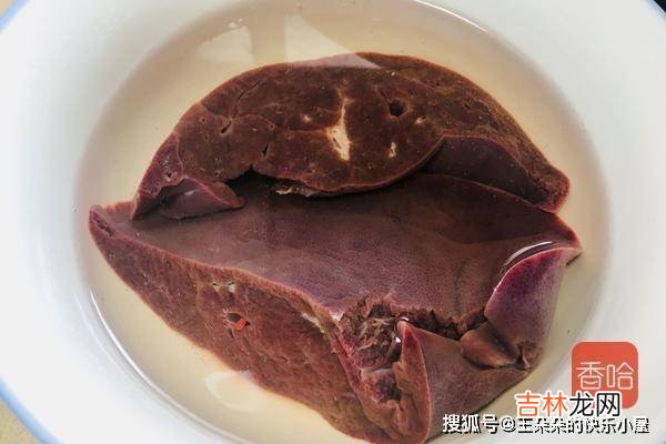 坐月子婆婆送3斤猪肝，我嫌脏丢给狗吃，5天后接到婆婆电话，我羞愧不已！