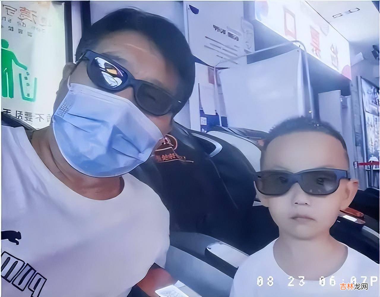 想念儿媳？郭希宽晒全家到北京游玩照片，地址显露出是库存旧照