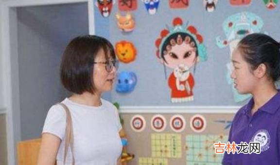 孩子上幼儿园家长别送红包了，做到这两点老师心里更高兴