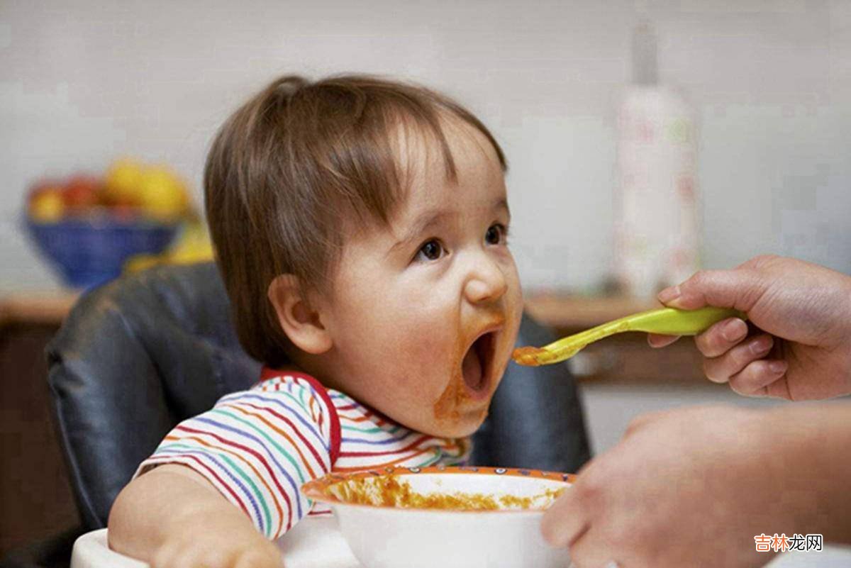 纵容孩子错误的饮食习惯，小心影响孩子的口腔发育，让孩子说话晚