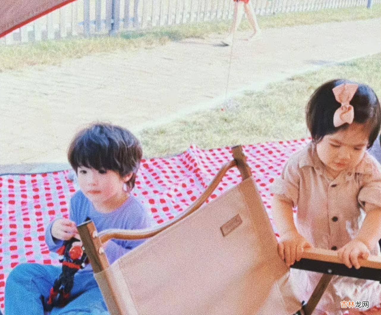 姜潮重阳节晒儿子，3岁丹尼尔请伙伴做客，精心打扮去买菜好可爱