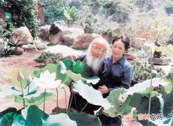 张大千教徐雯波画画，4年后娶回了家，送她一幅画卖了4377万
