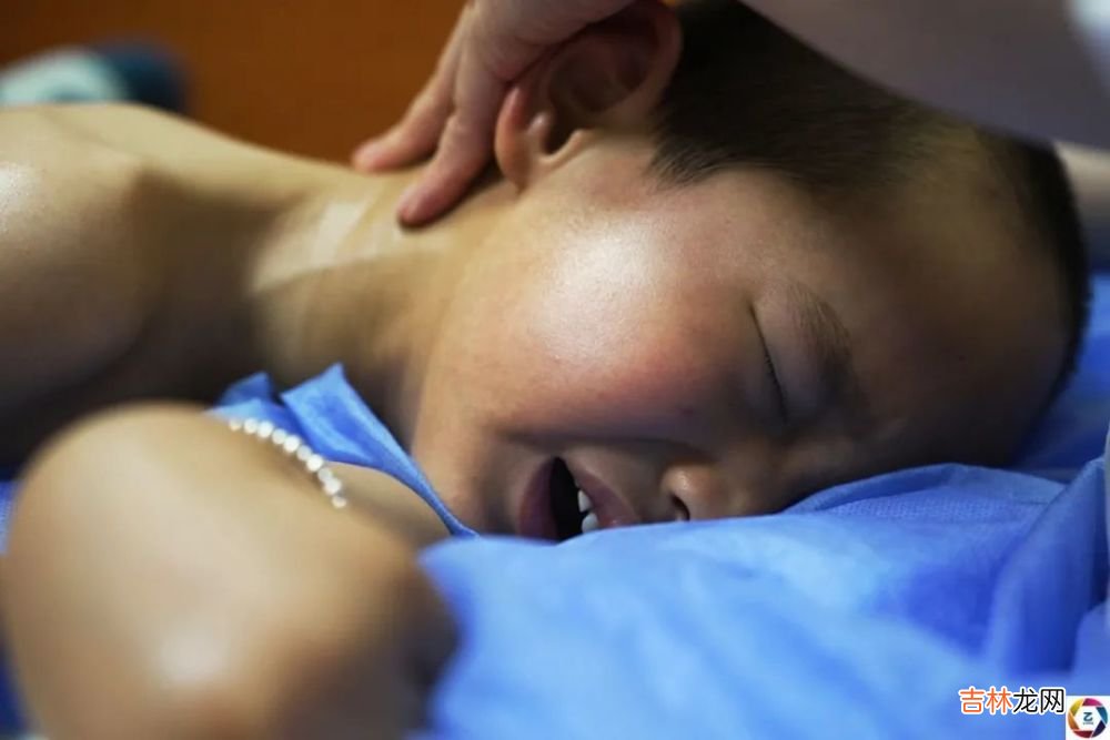 云南一家人命运多舛:孩子重病,爷爷受伤,奶奶车祸,爸爸过劳病倒