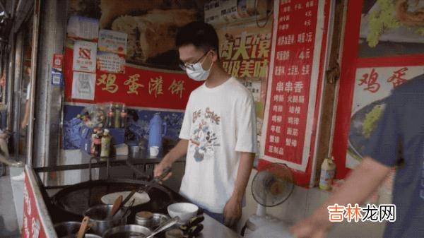 “送儿子上北大”的鸡蛋灌饼店主，去北大做鸡蛋灌饼了