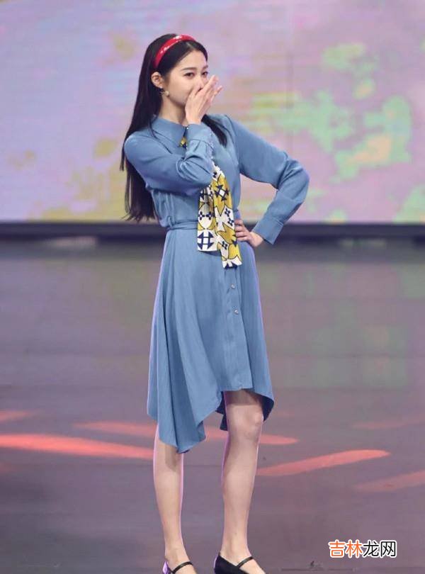 “没气质”关晓彤华丽大变身，挑战妈妈裙奶奶鞋，意外的高级知性
