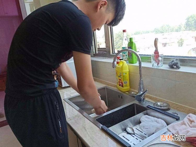如何让男孩长大后更优秀？从小培养他做家务，爱运动的好习惯