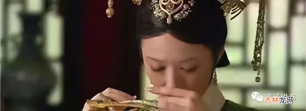 穿睡鞋，戴长指甲，比探春有钱，晴雯的原型，一人之下，万人之上