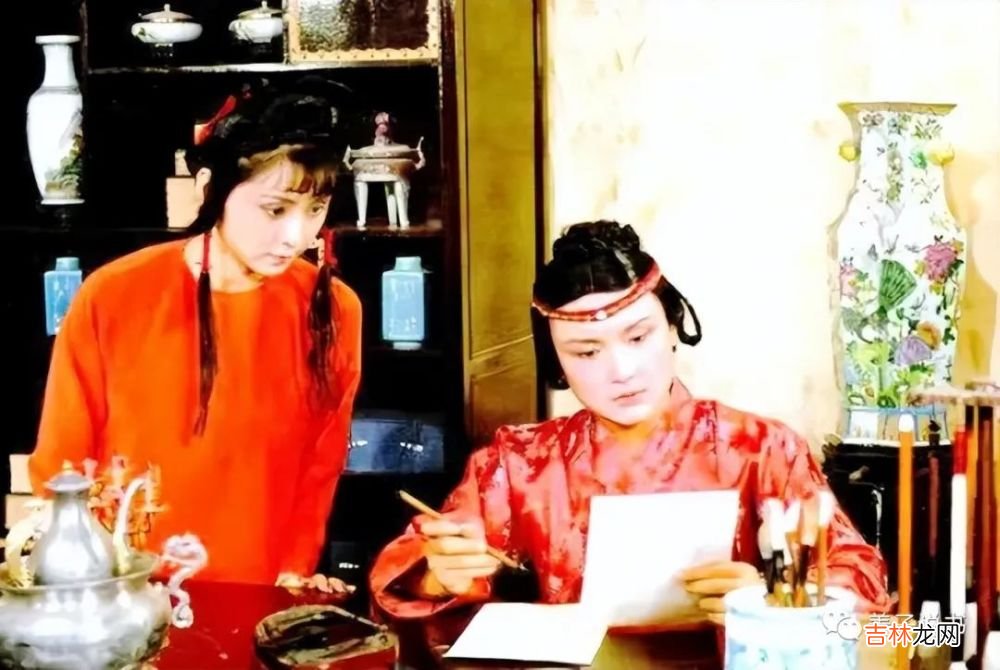 穿睡鞋，戴长指甲，比探春有钱，晴雯的原型，一人之下，万人之上