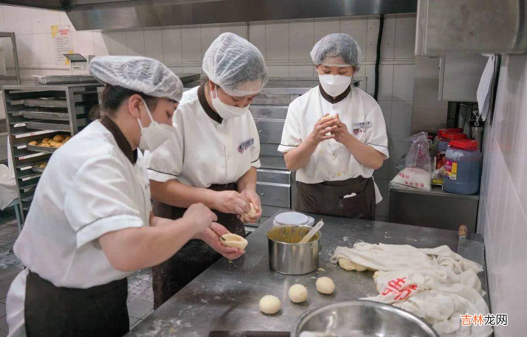 央媒观豫丨“送儿上北大”的店主，去北大做鸡蛋灌饼了