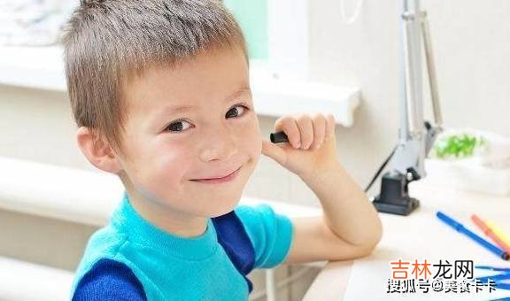 爸爸妈妈出国，把宝宝留乡下奶奶带，看奶奶发来的照片，太搞笑了