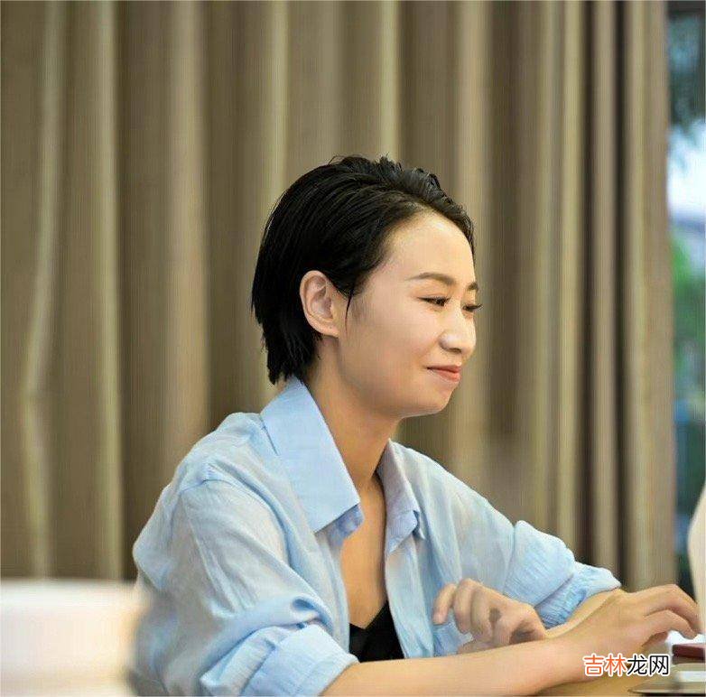《脱口秀大会5》中，小鹿用喜剧的方式表达女性处境，遗憾被淘汰