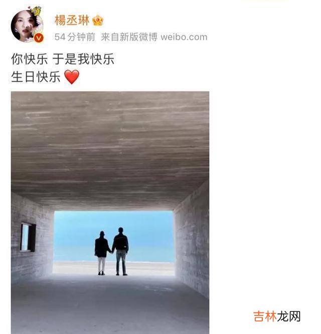 杨丞琳偷拍李荣浩弹吉他，男方穿短裤现身，夫妻俩暗戳戳撒糖好甜