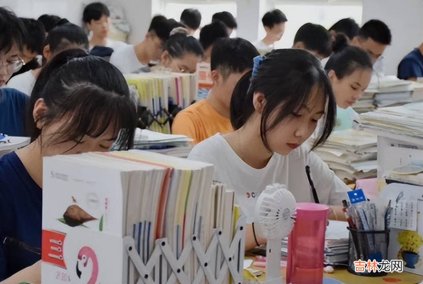 第四年复读生分享长远焦虑，网友：其实大可不必