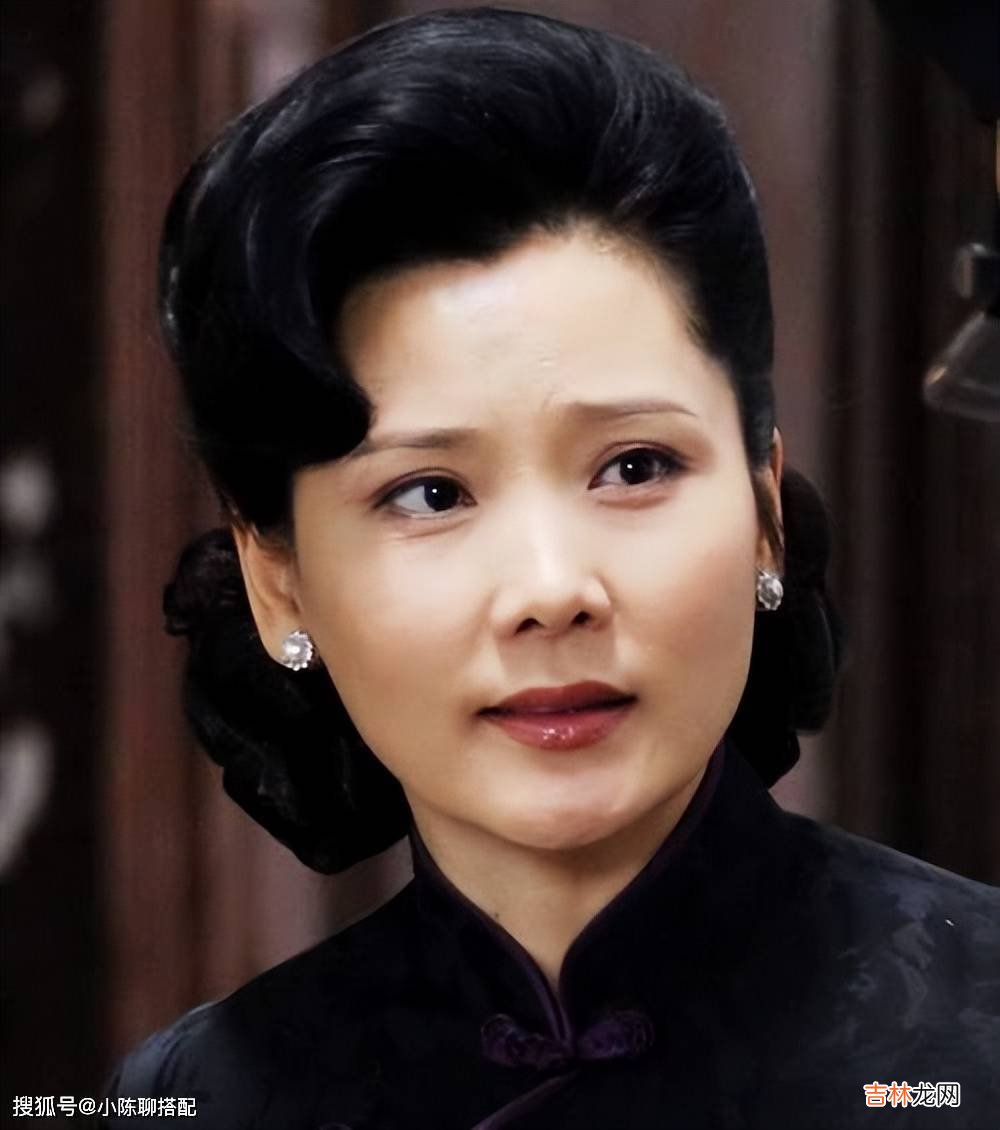 为什么说爱美的中年女人要多学何赛飞？看了她的变美思路恍然大悟