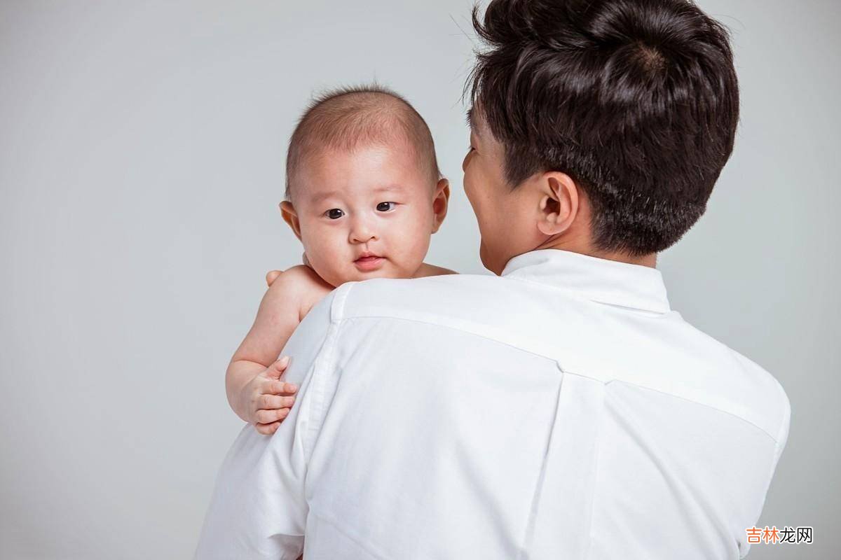 错误的抱娃方式对宝宝危害大，新手妈妈提前学习，能少走很多弯路