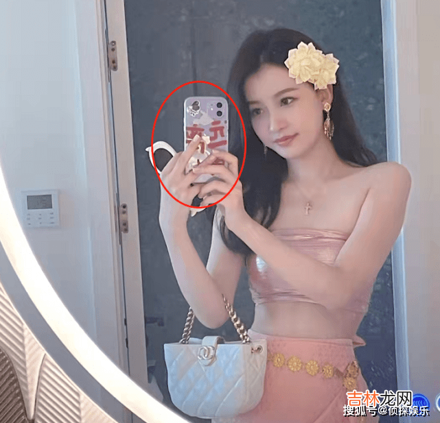 孙怡晒活动美照，已换掉“远离男人”手机壳，彻底走出情伤