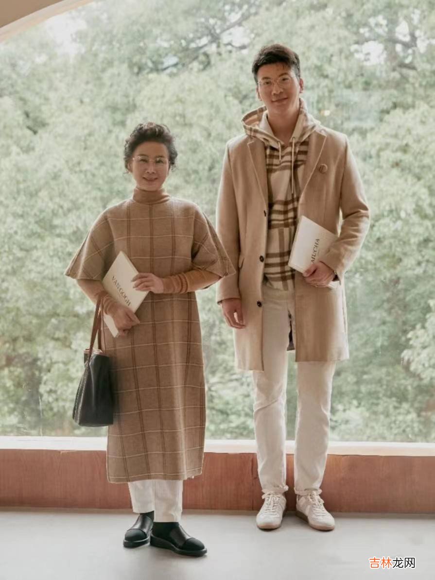 老了之后反而更时髦的女人都在穿什么？除了老年装，下面这些都行