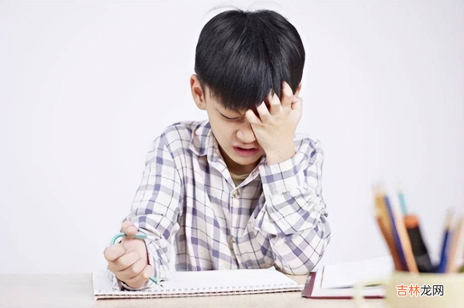 为何娃到了初二像变了个人？知道原因后，家长再也不忍心怪孩子了