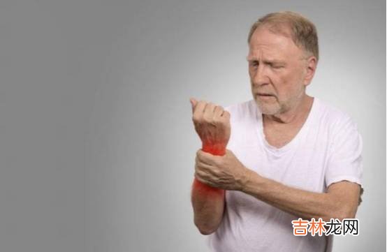 医生温馨提示：男人想要赶跑高尿酸，日常要牢记这“4少2勤”