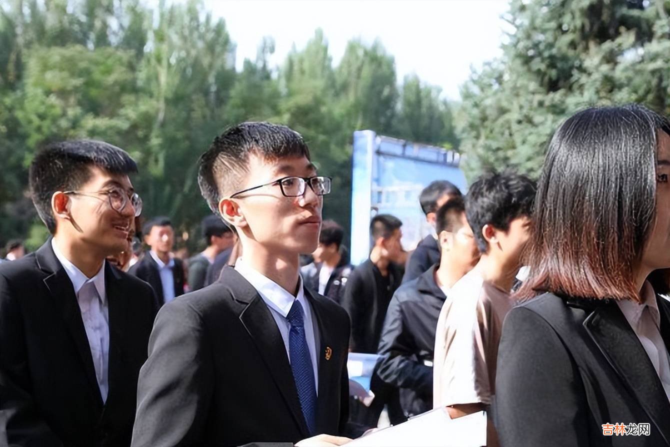 “后悔出省读大学”，女大学生一番话，揭开异地读书的难处