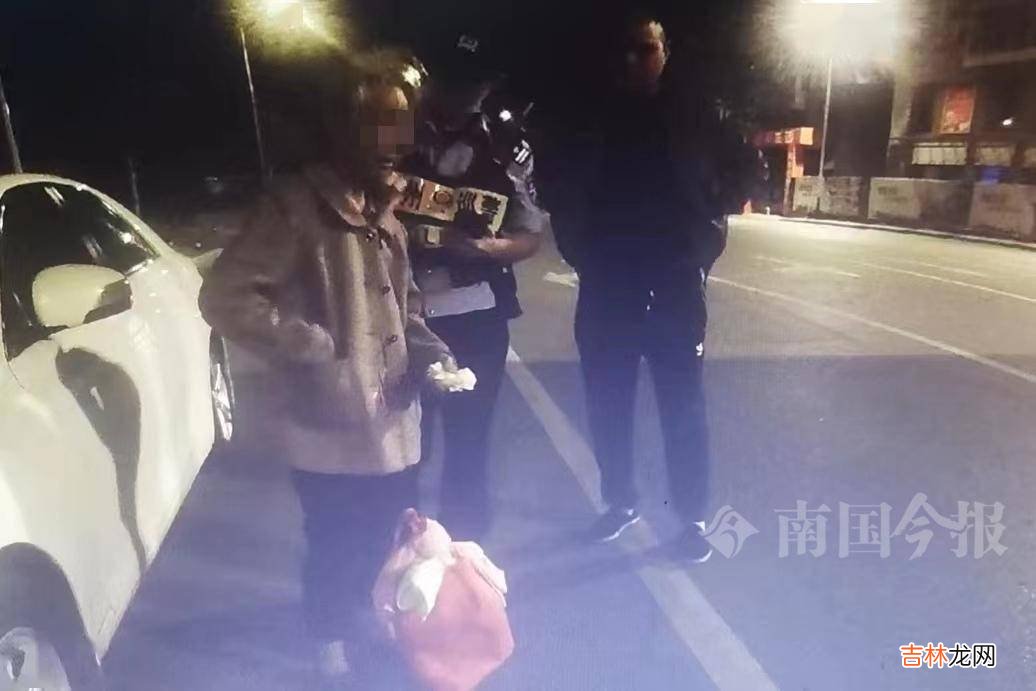 七旬老妪凌晨在柳州街头徘徊，警民接力帮她找到家人