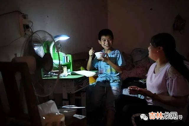 推荐家长与师生阅读2197：陪读能提高孩子学习成绩？这两类学生越陪读成绩越差