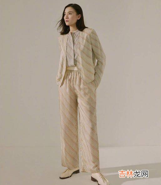 三四十岁的职场女性怎样穿？建议多学宋佳的搭配，精致干练显气质