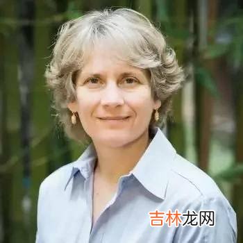 可惜了，如果不是被原生家庭耽误，她一定是最好的卖唱歌手！