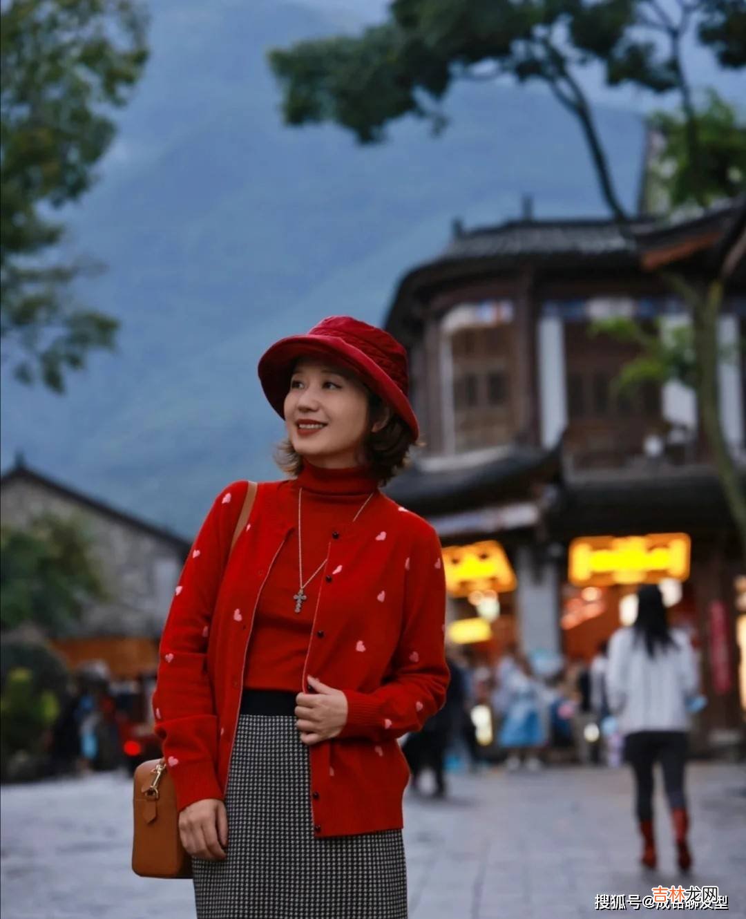 这才是中年女性该学的穿搭！不一定要瘦成“纸片人”，高级又温柔