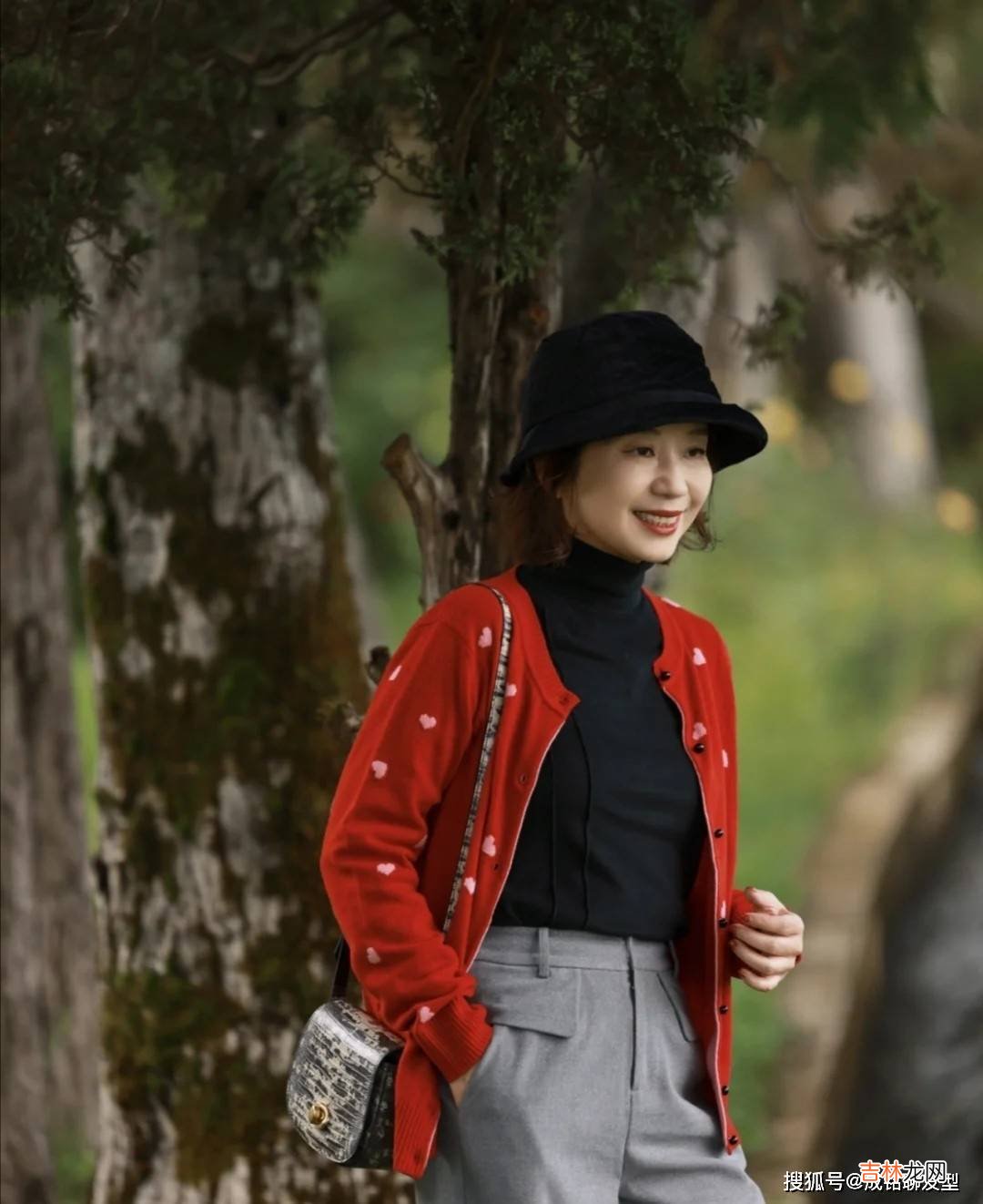 这才是中年女性该学的穿搭！不一定要瘦成“纸片人”，高级又温柔
