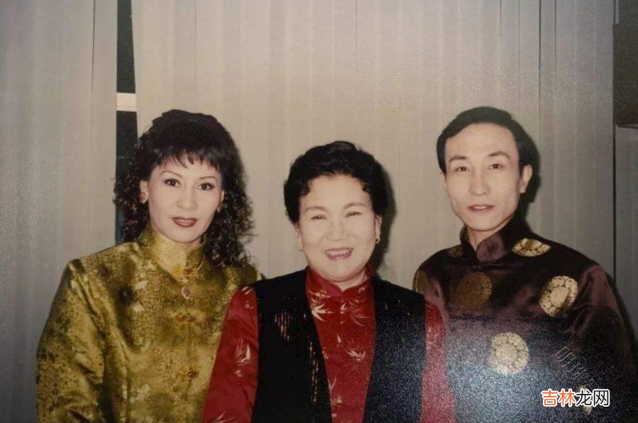 赵丽蓉32岁时 赵丽蓉的丈夫因病去世后，大姑子劝她:你还年轻，嫁给我二弟吧！