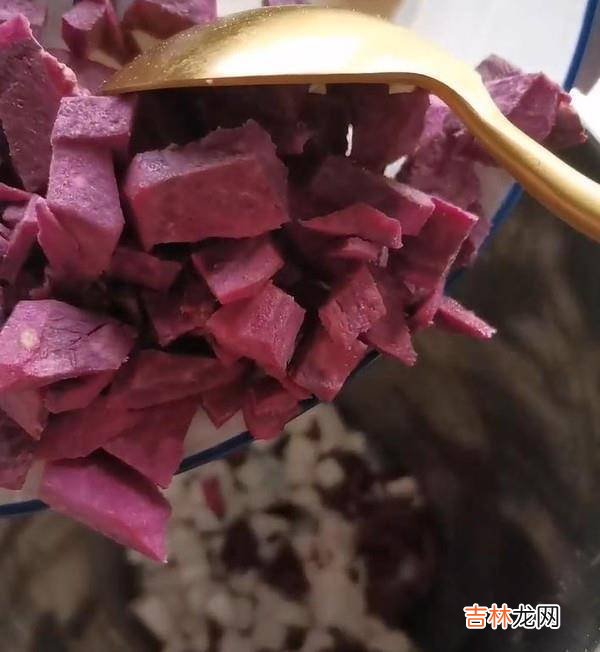 这“碱性食物”女人要多吃它，嘴巴不臭，秀发乌黑，皮肤也嫩了！