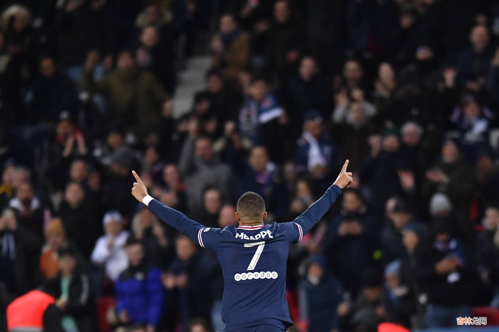 球品见人品！哈兰德为队友付出，姆巴佩想当老大，2个月高下立判