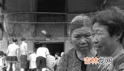 150斤巨蟒为报恩甘愿当“保姆”：和主人一起睡，还能看家抓小偷