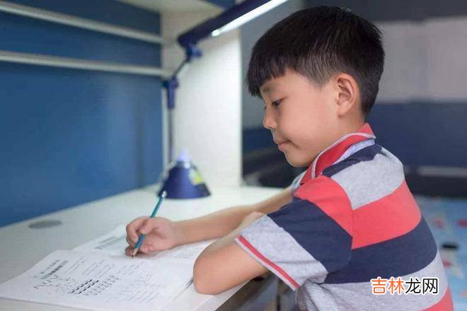 辅导作业双双被气哭、把手拍骨折，家长：陪写个作业咋就这么难？