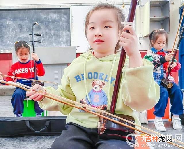 新莺初啼 雏鹰振翅——成都东部新区三岔湖小学校乐团开课啦