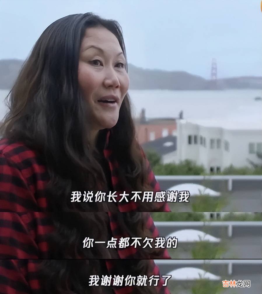 斯坦福大一新生谷爱凌，在美国课外生活丰富，和金发帅哥看橄榄球
