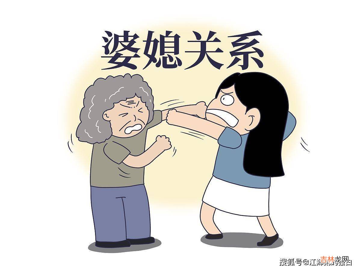 山东婚礼现场婆婆喂新娘吃面，连夹5回都故意失败，视频下的尴尬